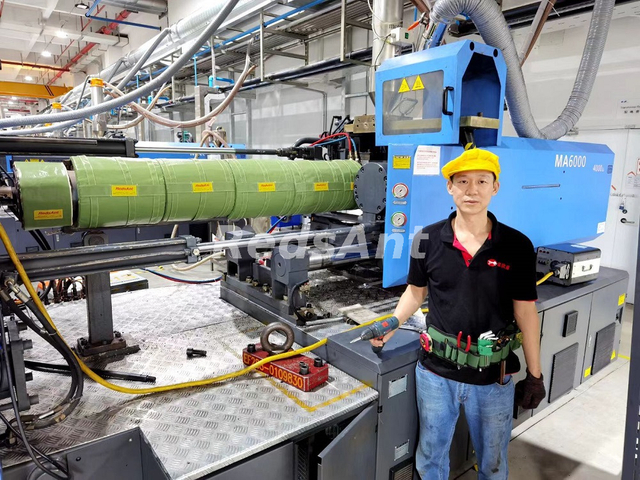 赤息でエアロゲルの断熱材を使用したプラスチック注入機の省エネ