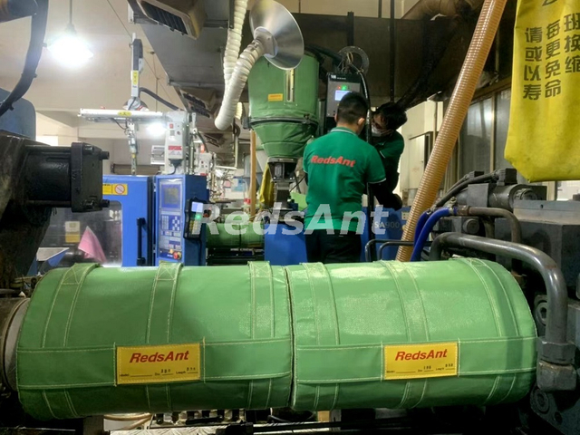 プラスチック装置の取り外し可能な柔軟な省エネ断熱材